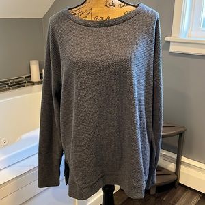 BiBi textured material top. XL. Thumbholes/side slits. Dark teal/grayish.